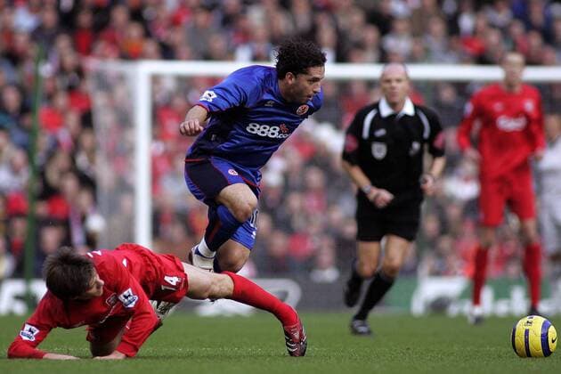 Fabio Rochemback (Middlesbrough, re.) gegen Xabi Alonso (Liverpool) - EDITORIAL USE ONLY. No use with unauthorised audio, video, data, fixture lists, club league logos or live services. Online in-match use limited to 120 images, no video emulation. No use in betting, games or single club league player publications. Fußball Herren English Premier League 2005 2006, 1. Englische Liga, FC Liverpool - Middlesbrough FC 2:0 Gruppe Liverpool Unterwerfung, Überlegenheit,