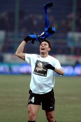 Javier Zanetti (Inter) widmet seinem Kind den Torjubel Fußball Herren Serie A 2005 2006, 1. Italienische Liga, FC Internazionale Mailand Einzelbild Mailand Freude, Begeisterung,