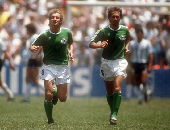 Rudi Völler (li.) und Norbert Eder (beide BR Deutschland) - Torjubel Fußball WM Herren Weltmeisterschaft 1986, Länderspiel, Nationalmannschaft, Nationalteam, Nationaltrikot, Vdia Gruppe Finale, Endspiel Mexico City, Mexiko Stadt