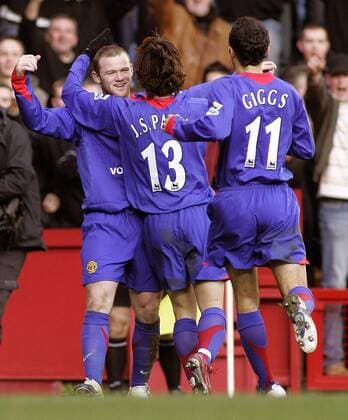 Torjubel Manchester United, v.li.: Wayne Rooney, Ji Sung Park und Ryan Giggs - EDITORIAL USE ONLY. No use with unauthorised audio, video, data, fixture lists, club league logos or live services. Online in-match use limited to 120 images, no video emulation. No use in betting, games or single club league player publications. Fußball Herren English Premier League 2005 2006, 1. Englische Liga, Manchester United, ManU Gruppe Birmingham Begeisterung, Freude,