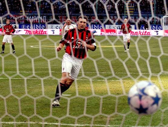 Der Ball ist im Netz, Andriy Shevchenko (Milan) erzielt per Elfmeter den Treffer zum 1:0 -  Fußball Herren Serie A 2005 2006, 1. Italienische Liga, AC Mailand Einzelbild Mailand