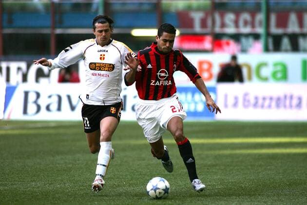 Serginho (Milan, re.) gegen Arturo Di Napoli (Messina) Fußball Herren Serie A 2005 2006, 1. Italienische Liga, AC Mailand - FC Messina 4:0 Gruppe Mailand Dynamik,