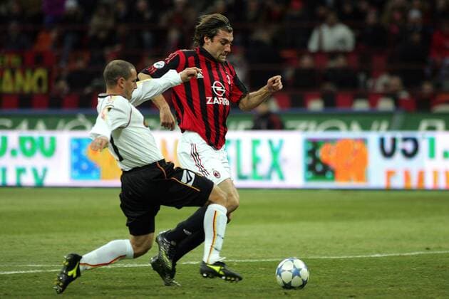 Christian Vieri (Milan, re.) gegen Marco Zanchi (Messina) Fußball Herren Serie A 2005 2006, 1. Italienische Liga, AC Mailand - FC Messina 4:0 Gruppe Mailand Dynamik,