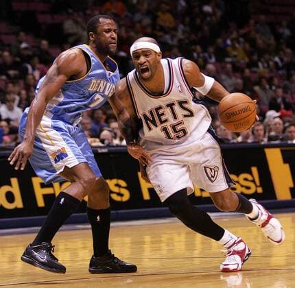 Vince Carter (New Jersey Nets, re.) vorbei an Greg Buckner (Denver Nuggets) - (Icon7895927) Basketball Herren NBA 2005 2006, New Jersey Nets - Denver Nuggets 115:106 Gruppe East Rutherford Dynamik, EDITORIAL USE ONLY
