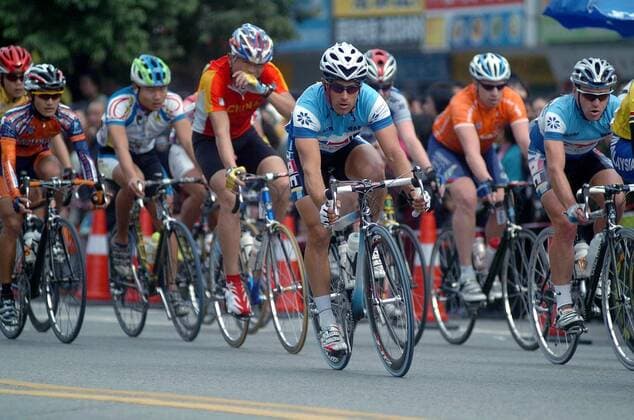 Das Fahrerfeld bei der 10. Shenzhen Tour -  Radsport Herren 10. Shenzhen Tour 2005, Straßenradsport, Straße, Rad Gruppe IMCp05658506 Shenzhen Dynamik,