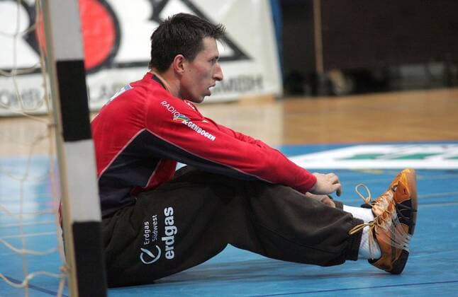 Torwart Slawomir Szmal (Kronau Östringen) enttäuscht am Boden Handball 1. BL Herren Saison 2005 2006, SG Kronau Östringen Einzelbild Großwallstadt Enttäuschung,