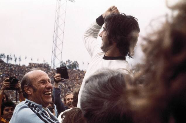 Bundestrainer Helmut Schön (li.) und Gerd Müller (beide BR Deutschland) - Schlußjubel Fußball WM Herren Weltmeisterschaft 1974, Länderspiel, Nationalmannschaft, Nationalteam, Nationaltrikot, Vdia Gruppe Finale, Endspiel München Freude, Begeisterung,