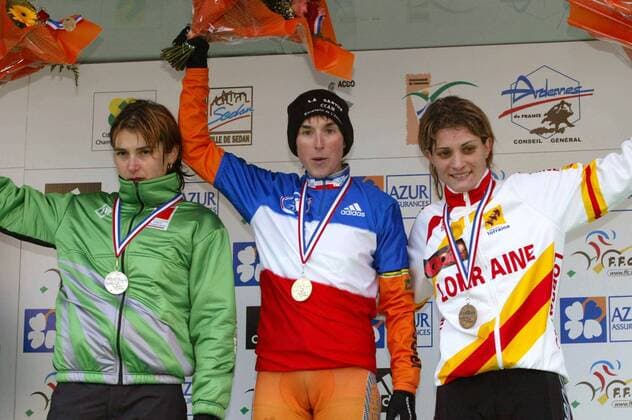 Siegerehrung französische Meisterschaft im Cyclo Cross - Siegerin Laurence Leboucher (Mitte) zwischen Maryline Salvetat (li.) und Nadia Triquet (alle Frankreich) Radsport Damen Französische Meisterschaft 2006, Cyclocross, Cyclo Cross, Crossrennen, Crosscountry, Country Gruppe pan11977  