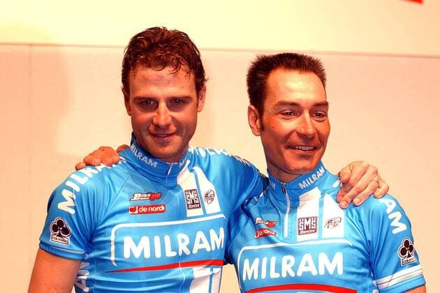 Alessandro Petacchi (Italien, li.) und Erik Zabel (Deutschland beide Team Milram) harmonisch während der Teamvorstellung Radsport Herren Straßenradsport 2006, Straße, Rad, Vorstellung, Präsentation, Pressetermin Gruppe Bremen Harmonie,