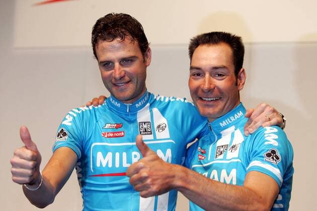 Erik Zabel (Deutschland, re.) und Alessandro Petacchi (Italien beide Team Milram) gut gelaunt während der Teamvorstellung Radsport Herren Straßenradsport 2006, Straße, Rad, Vorstellung, Präsentation, Pressetermin Gruppe Bremen Harmonie, Freude,