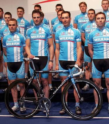 Mannschaftsvorstellung des Team Milram, vorn v. li.: Mirko Celestino, Alessandro Petacchi (beide Italien), Erik Zabel (Deutschland) und Maxim Iglinskiy (Kasachstan) Radsport Herren Straßenradsport 2006, Straße, Rad, Vorstellung, Präsentation, Pressetermin Gruppe Bremen