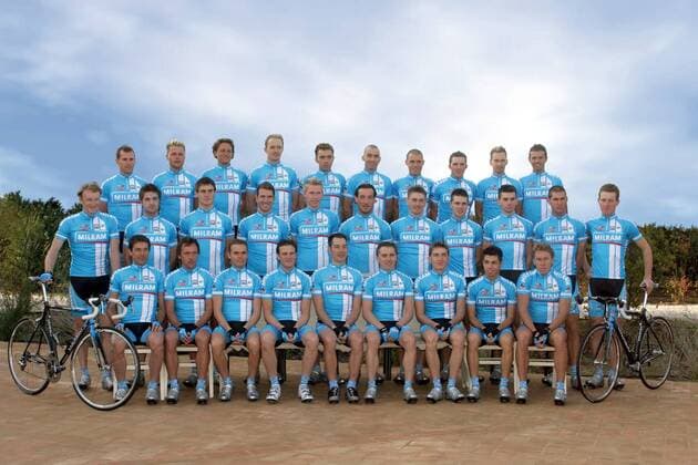 Mannschaftsfoto Team Milram, hi. v. li.: Gobbi, Haueisen, Ongarato, Müller, Sacchi, den Bakker, Scognamiglio, Lorenzetto, Schröder, Cortinovis; Mitte: Becke, Rigotto, Dyudya, Vanotti, Knees, Cadamuro, Grabsch, Musiol, Ghisalbert, Sabatini, Jurco; vorn:... Radsport Herren Straßenradsport 2006, Straße, Rad, Vorstellung, Präsentation, Pressetermin, Kader Totale Bremen