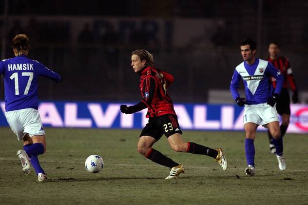 Massimo Ambrosini (Milan, Mitte) gegen Marek Hamsik (li.) und Simone Del Nero (beide Brescia) Fußball Herren Coppa Italia 2005 2006, Italienischer Pokal, Pokalspiel, Brescia Calcio - AC Mailand 3:4 Gruppe Hamsyk Brescia Dynamik,