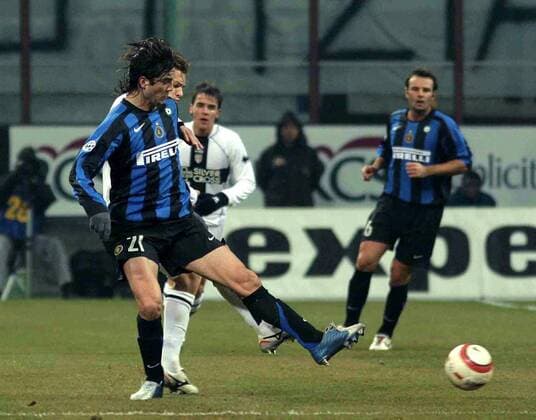 Santiago Solari (Inter, li.) im Zweikampf -  Fußball Herren Coppa Italia 2005 2006, Italienischer Pokal, Pokalspiel, Serie A, 1. Italienische Liga Gruppe Mailand Dynamik,