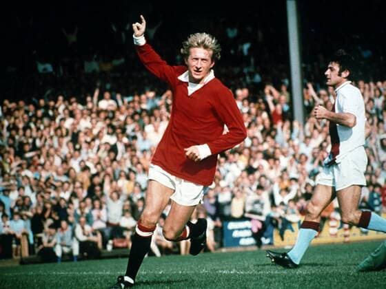 Denis Law (Manchester United, li.) jubelt, daneben Bobby Tambling (Crystal Palace) -  Fußball Herren English First Division 1971 1972, One, 1. Englische Liga, Crystal Palace FC -Manchester United 1:3 Gruppe London Begeisterung, Freude,