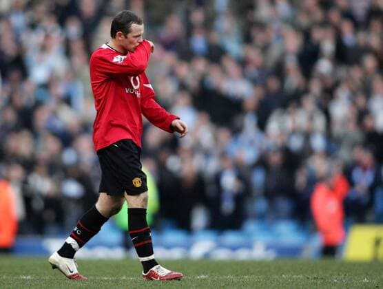 Wayne Rooney (Manchester United) schleicht enttäuscht vom Platz -  Fußball Herren English Premier League 2005 2006, 1. Englische Liga, Manchester United, ManU Einzelbild Manchester Enttäuschung,