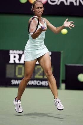 Julia Schruff (Deutschland) - Vorhand Tennis Damen Australian Open 2006, Grand Slam, WTA Tour, Hartplatz, Hardcourt, Hartplatztennis, Hartplatzturnier Einzelbild Melbourne