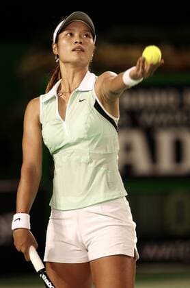 Na Li (China) - Aufschlag Tennis Damen Australian Open 2006, Grand Slam, WTA Tour, Einzelbild Melbourne