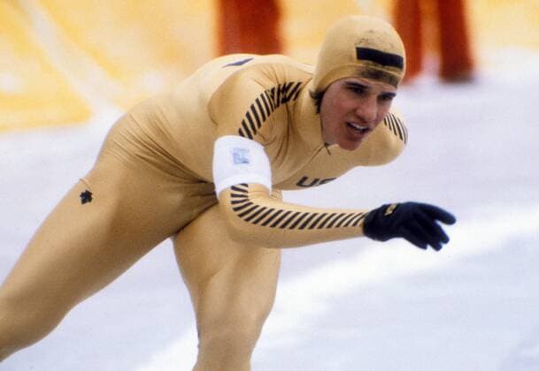 Eric Heiden (USA) gewann 5 Goldmedaillen bei den Olympischen Spiele 1980 in Lake Placid: er erreichte einmaliges in der Geschichte der Winterspiele: siegte über 500 m, 5.000 m, 1.000 m, 1.500 m, 10.000 m, stellte jeweils olymp. Rekorde auf diesen Strecken auf und lief neuen Weltrekord über 10.000 m Eisschnellauf OS Winter Herren Olympische Spiele 1980, Winterspiele, Eisschnellaufen, Eisschnelllauf, Eisschnelllaufen, Vdia Einzelbild Lake Placid
