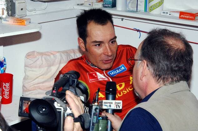 Erik Zabel (Deutschland, li.) gibt am Rande des Bremer Sechstagerennens 2006 ein Interview Radsport Herren Bremer Sechstagerennen 2006, Sechstage, Sechs, Sixdays, six days Gruppe Bremen
