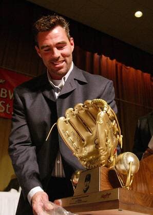 Outfielder Jim Edmonds (St. Louis Cardinals) mit dem Golden Glove Award für ausgezeichnete Defensivleistungen -  (slp2006011612) Baseball Herren Awards Dinner 2006, MLB, Auszeichnung 2005, Spielerauszeichnung, Ehrung, Spielerehrung Einzelbild privat, Kleidung, Outfit St. Louis, Major League Freude,