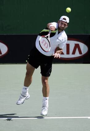 Nicolas Kiefer (Deutschland) - Aufschlag Tennis Herren Australian Open 2006, Grand Slam, ATP Tour, Hartplatz, Hardcourt, Hartplatztennis, Hartplatzturnier Einzelbild Melbourne Dynamik,