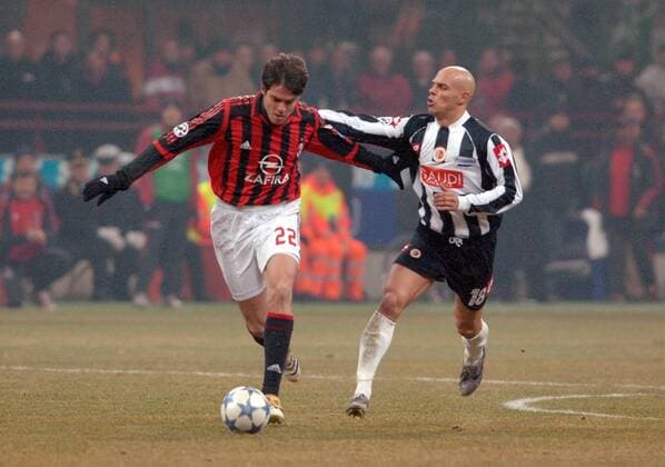 Kaka (Milan, li.) gegen Andrea Parola (Ascoli Calcio) Fußball Herren Serie A 2005 2006, 1. Italienische Liga, AC Mailand - AC Ascoli Calcio 1:0 Gruppe Mailand