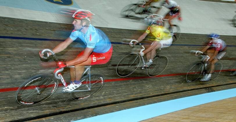 Die Fahrer jagen über die Bahn, v.li.: Christian Lademann, Guido Fulst (beide Deutschland) und Danny Stam (Niederlande) Radsport Herren 23. Stuttgarter Sechstagerennen 2006, Sechstage, Sechs, Sixdays, six days, Rad, Bahn, Bahnradsport Gruppe Stuttgart Dynamik,
