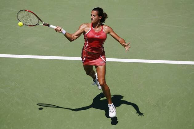 Amelie Mauresmo (Frankreich) - Vorhand Tennis Damen Australian Open 2006, WTA Tour, Grand Slam, Hartplatz, Hardcourt, Hartplatztennis, Hartplatzturnier Einzelbild Melbourne Kraft, Dynamik,