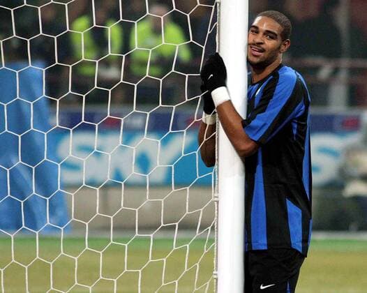 Adriano (Inter) klammert sich enttäuscht an den Torpfosten -  Fußball Herren Serie A 2005 2006, 1. Italienische Liga, FC Internazionale Mailand Einzelbild Mailand Enttäuschung,