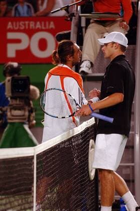 Andy Roddick (USA, re.) und Marcos Baghdatis (Zypern) - shake hands Tennis Herren Australian Open 2006, Grand Slam, ATP Tour Gruppe Melbourne Kameradschaft,