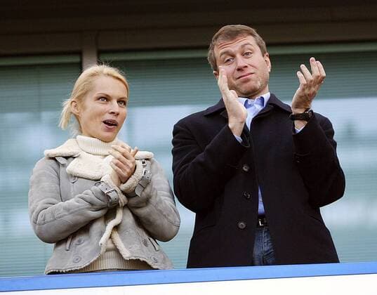 Teameigner Roman Abramovich (Chelsea) und Ehefrau Irina applaudieren -  Fußball Herren English Premier League 2005 2006, 1. Englische Liga, Chelsea FC London Gruppe London