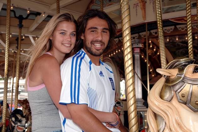 Marcos Baghdatis (Zypern) mit seiner Freundin Camille Neviere im Melbourne Luna Park auf einem Karussell Tennis Herren Australian Open 2006, ATP Tour, Grand Slam, Rummel, Jahrmarkt, Kirmes, Freizeitpark, Vergnügungspark Gruppe Melbourne Freude,