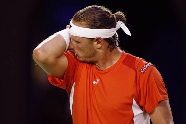 David Nalbandian (Argentinien) wischt sich den Schweiß ab Tennis Herren Australian Open 2006, Grand Slam, ATP Tour Einzelbild Melbourne
