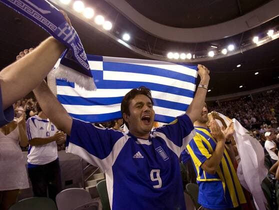 Griechischer Fan feiert den Erfolg von Marcos Baghdatis (Zypern) Tennis Herren Australian Open 2006, Grand Slam, ATP Tour Einzelbild Melbourne Freude,
