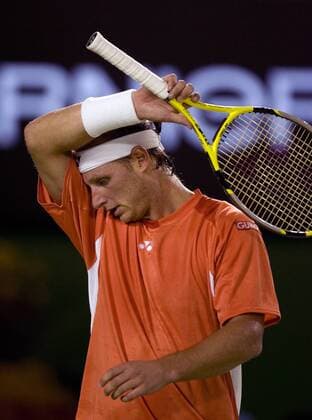 David Nalbandian (Argentinien) enttäuscht Tennis Herren Australian Open 2006, Grand Slam, ATP Tour, Halbfinale Einzelbild Melbourne Enttäuschung,