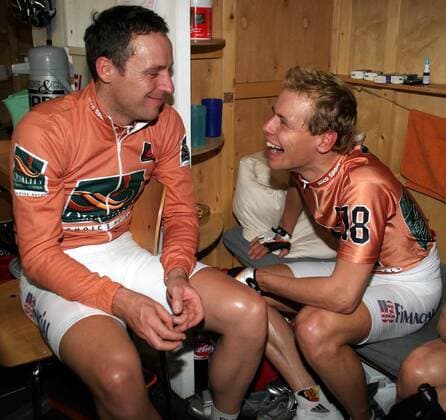 Leif Lampater (re.) und Guido Fulst (beide Deutschland) amüsieren sich Radsport Herren 95. Berliner Sechstagerennen 2006, Sechstage, Sechs, sixdays, six days, Rad, Bahn, Halle, Indoor Gruppe Bahnrad Berlin Freude,