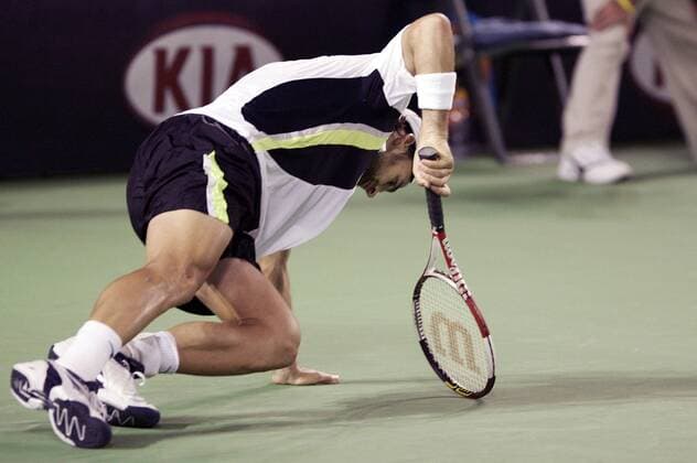 Nicolas Kiefer (Deutschland) am Boden Tennis Herren Australian Open 2006, Grand Slam, ATP Tour, Einzelbild Halbfinale Melbourne
