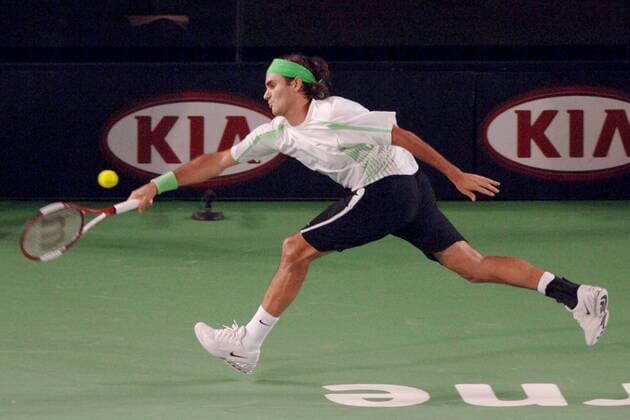 Roger Federer (Schweiz) - Vorhand Tennis Herren Australian Open 2006, Grand Slam, ATP Tour, Einzelbild Halbfinale Melbourne Dynamik,