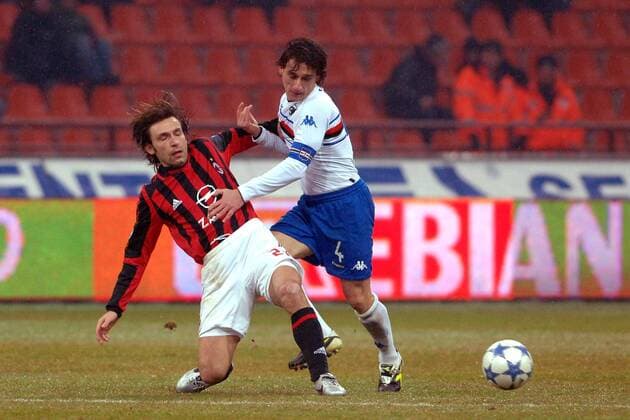 Andrea Pirlo (Milan, li.) gegen Sergio Volpi (Sampdoria Genua) - Fußball Herren Serie A 2005 2006, 1. Italienische Liga, AC Mailand - Sampdoria Genua 1:1 Gruppe Mailand Dynamik,