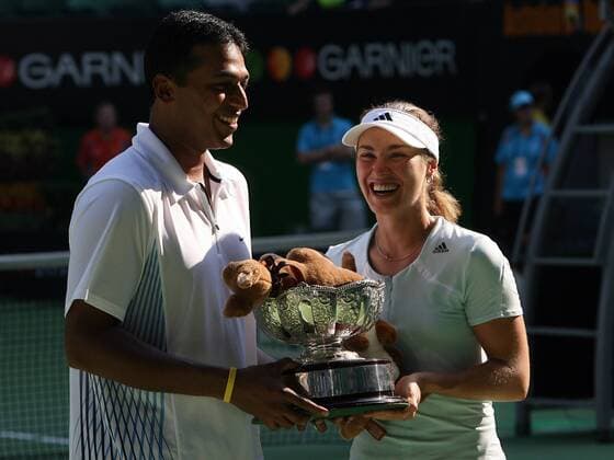 Martina Hingis (Schweiz) und Mahesh Bhupathi (Indien) - Sieger im Mixed der Australian Open 2006 Tennis Australian Open 2006, Grand Slam, Gruppe o0 Endspiel Finale Melbourne Freude, Begeisterung,