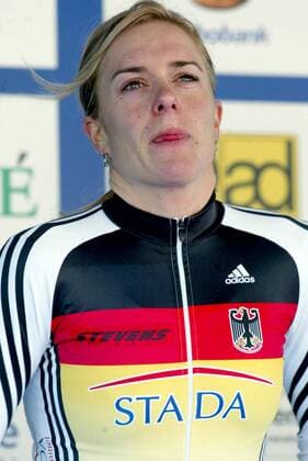 Hanka Kupfernagel (Deutschland) sichtlich gerührt während der Siegerehrung Radsport WM Damen UCI Cyclo Cross Weltmeisterschaft 2006, CycloCross, Crossrennen, Rad, Querfeldein, Querfeldeinfahren Einzelbild Zeddam Glück, Nachdenklichkeit, Freude,