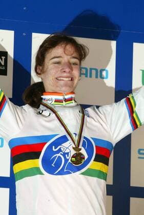 Weltmeisterin Marianne Vos (Niederlande) jubelt während der Siegerehrung Radsport WM Damen UCI Cyclo Cross Weltmeisterschaft 2006, CycloCross, Crossrennen, Rad, Querfeldein, Querfeldeinfahren Einzelbild Zeddam Freude,