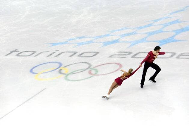 Tatiana Totmianina und Maxim Marinin (beide Rußland) Eiskunstlauf OS Winter Olympische Spiele Turin 2006, Winterspiele, Eiskunstlaufen, Paarlaufen, Paarlauf, Kür, Totale pan12616 Turin  