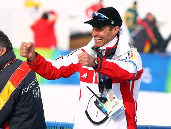 Bundestrainer Frank Ullrich (Deutschland) jubelt Biathlon OS Winter Herren Olympische Spiele Turin 2006, Winterspiele, 10km, 10 km, Sprint, Einzelbild Cesana San Sicario Freude, Begeisterung,