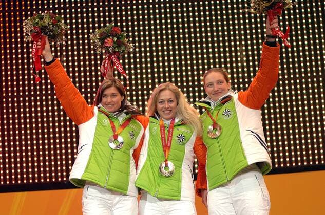Dreifachsieg für Deutschland im Rodeln: Olympiasiegerin Sylke Otto (Mitte) gewinnt vor Silke Kraushaar (li.) und Tatjana Hüfner Rennrodeln OS Winter Damen Olympische Spiele 2006, Winterspiele, Rodeln, Rennschlitten, Rennschlittensport, vdig Gruppe Medals Plaza Turin o0 Aufmacher Freude,