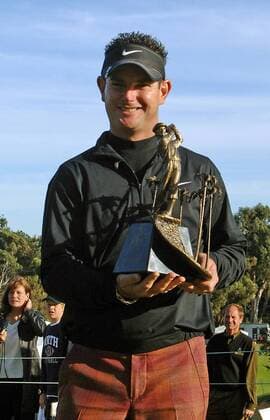 Sieger Rory Sabbatini (Südafrika) präsentiert seine Trophäe für den Sieg bei den Nissan Open - (Icon50614453) Golf Herren Nissan Open 2006, PGA Tour, Golfen Einzelbild Pacific Palisades EDITORIAL USE ONLY