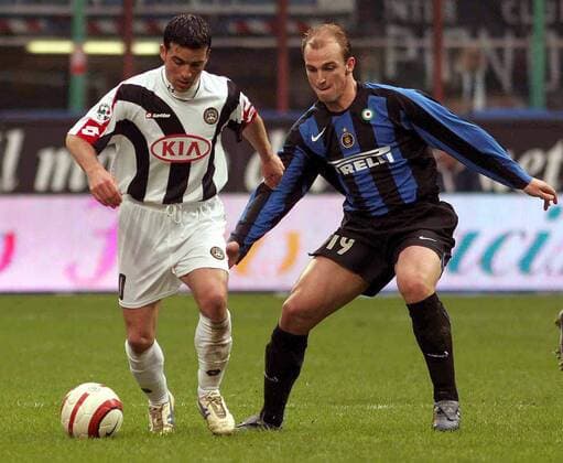 Antonio Di Natalae (li., Udine) gegen Esteban Cambiasso (Inter) -  Fußball Herren Serie A 2005 2006, 1. Italienische Liga, FC Internazionale Mailand - Udinese Calcio 3:1, Vdig Gruppe Mailand