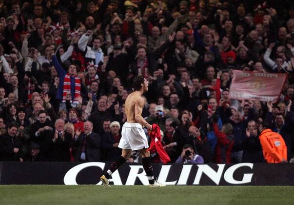 Cristiano Ronaldo (Manchester United) - Torjubel vor dem Fanblock - EDITORIAL USE ONLY. No use with unauthorised audio, video, data, fixture lists, club league logos or live services. Online in-match use limited to 120 images, no video emulation. No use in betting, games or single club league player publications. Fußball Herren Carling Cup 2005 2006, Pokal, Pokalspiel, Ligapokal, English Premier League, 1. Englische Liga Totale Cardiff, Christiano Begeisterung, Freude,