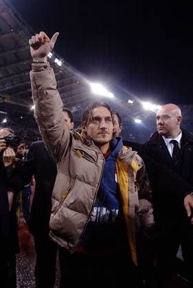 Francesco Totti (Roma) grüßt die Anhänger -  Fußball Herren Serie A 2005 2006, 1. Italienische Liga, AS Rom Gruppe Rom
